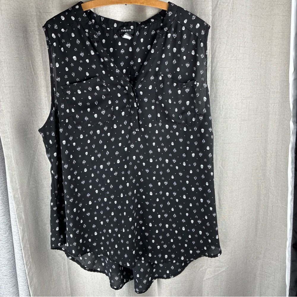 Torrid Womens Plus 2X Sleeveless Blouse Black Skull Crystals 18-20 Punk Goth Fem